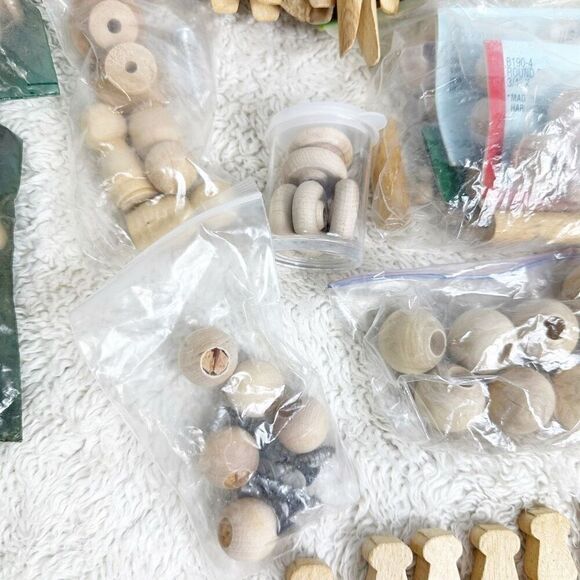 Vintage Lot of Wooden Clothespins, Knobs, Pulls, Handles Craft Project 80s 90s - Picture 3 of 11